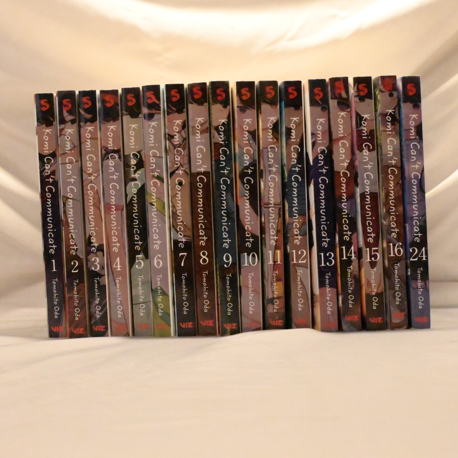 Komi Can't Communicate Manga Volumi 1-16 e 24 Inglese Viz Set