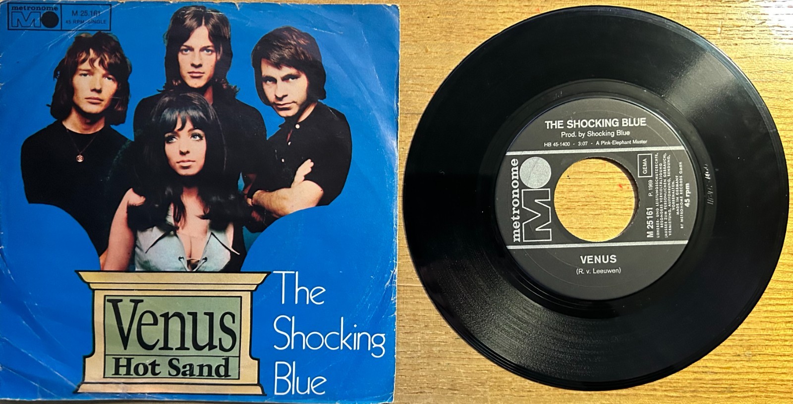 Rock Music 45 RPM Records - THE SHOCKING BKUE: Venus/Hot Sand NM