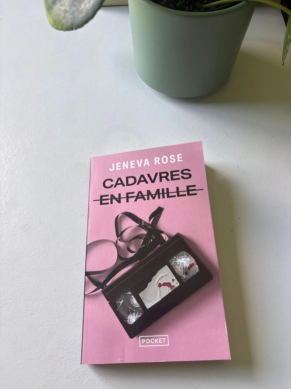Livre “cadavres en famille”