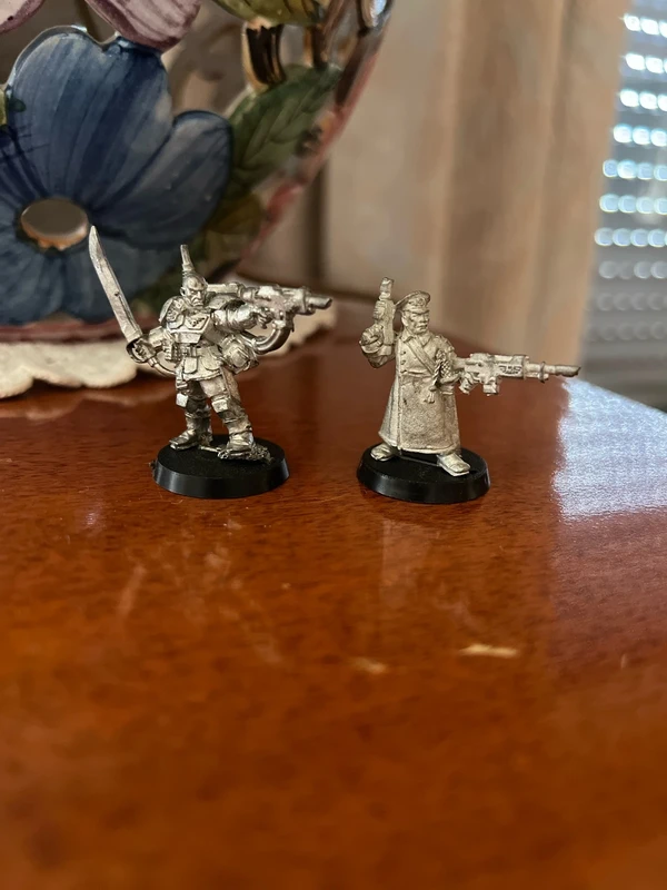 Figurines officiers garde impériale Warhammer 40K