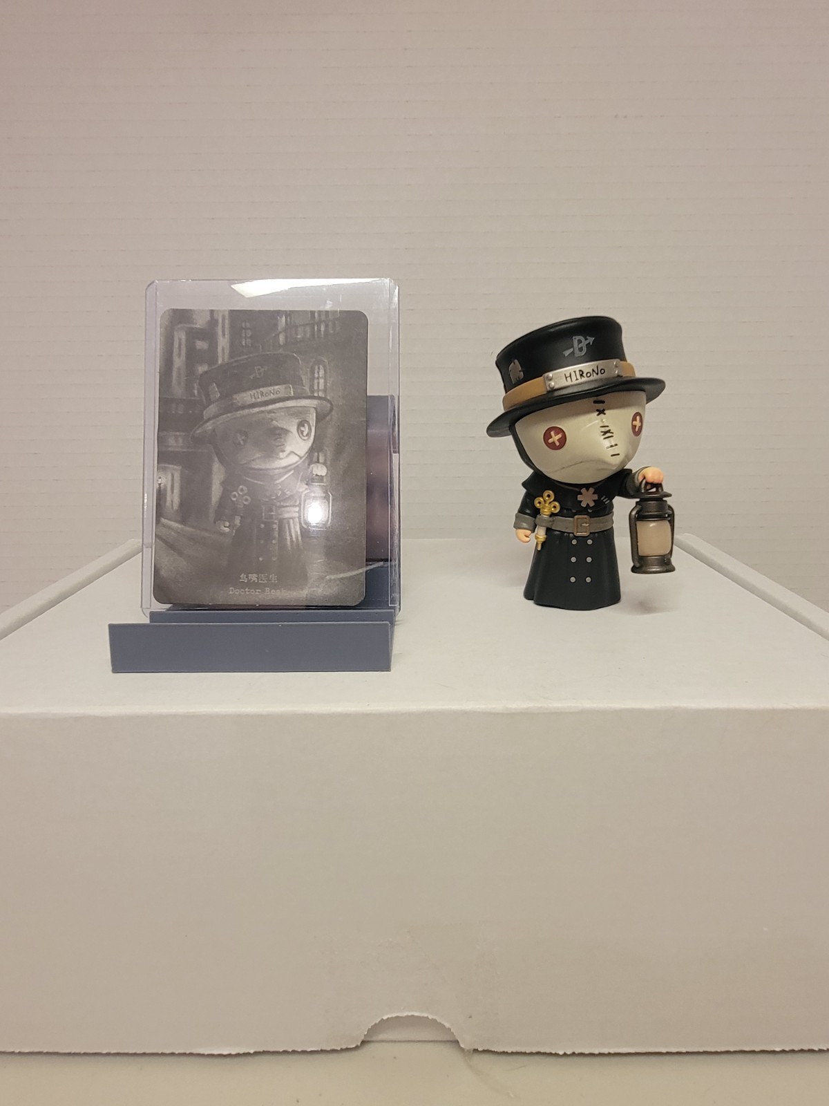 POP MART Hirono Monsters' Carnival - Doctor Beak - Nero Grigio - Sciolto