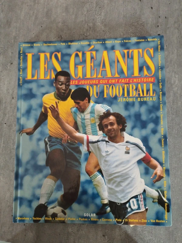 Les géants du football. Édition Solar