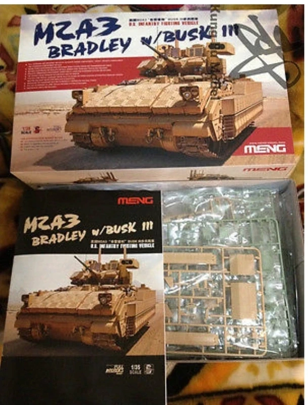 Maqueta de MENG del Bradley Tusk III a escala 1/35 con interiores completos
