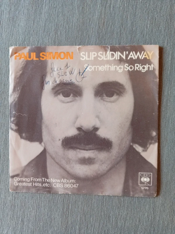 Paul Simon. Slip slidin' away / Something so right. 7"