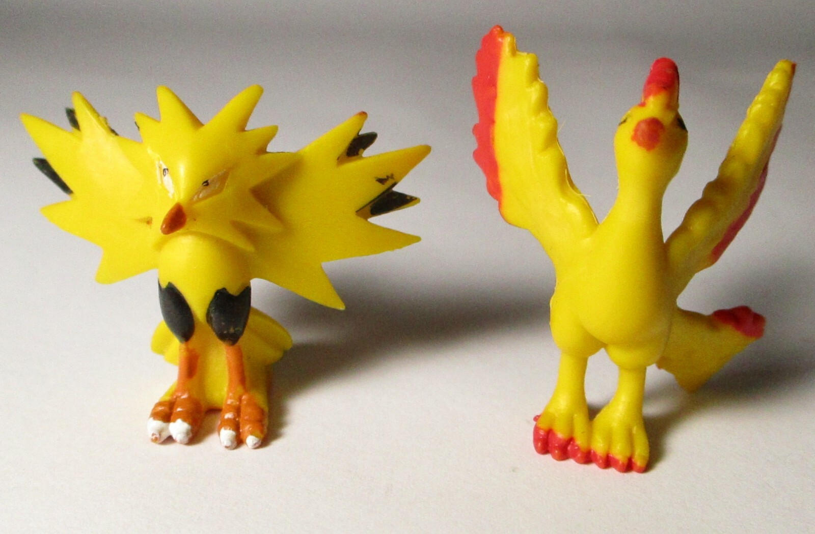 R/L.W 1" Zapdos & Moltres lotto di 2 minifigure giocattolo sfuse Pokemon RL R/L