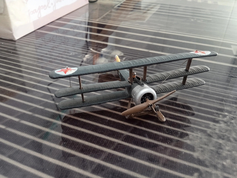 Avión metálico guerra