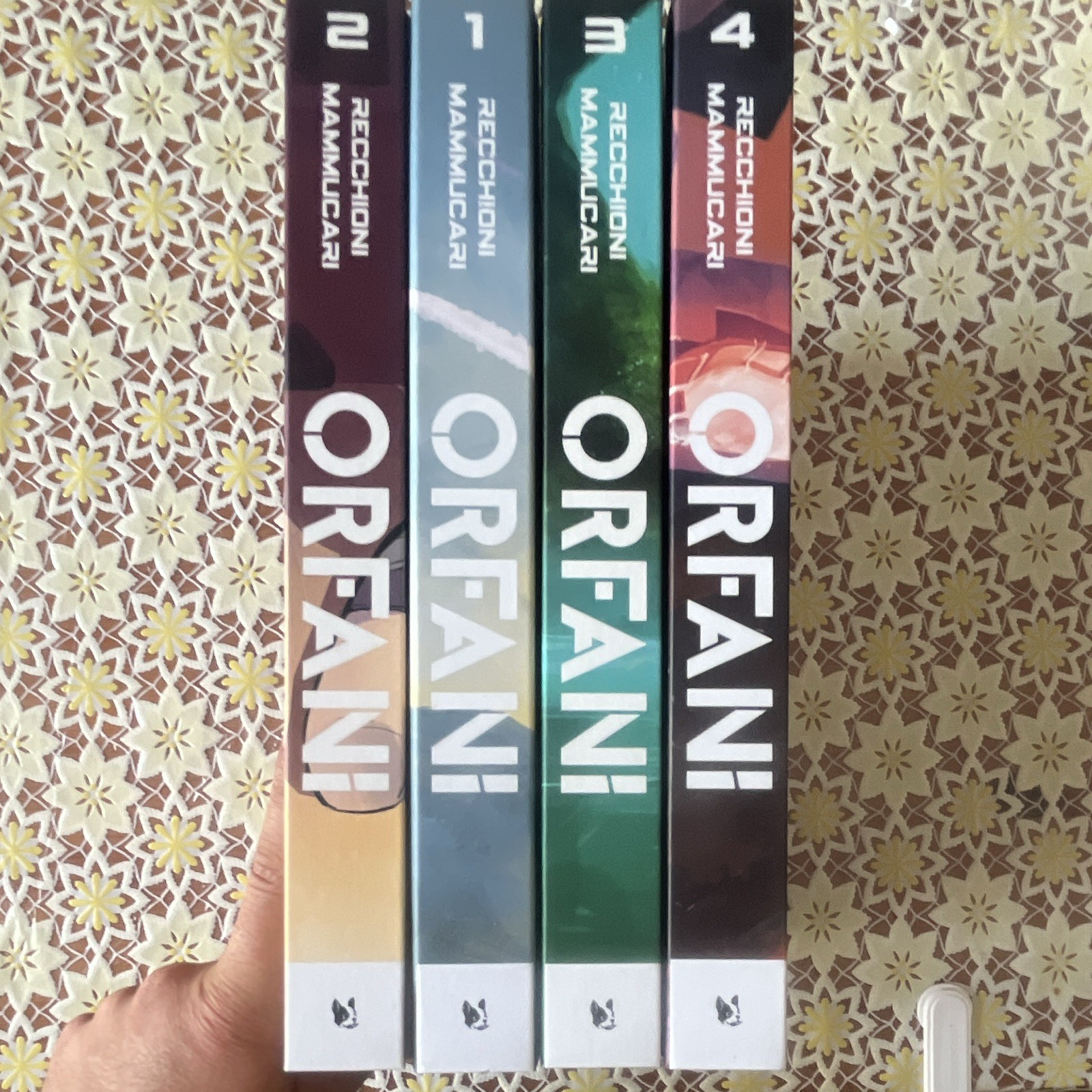 Orfani di Recchioni, Mammucari vol. 1-4: L'inizio, Bugie, Verità, V&V