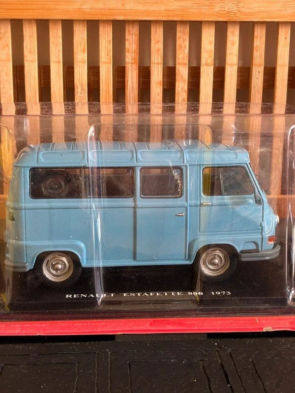 Renault Estafette 800 1973 - 1/24 - miniature de collection