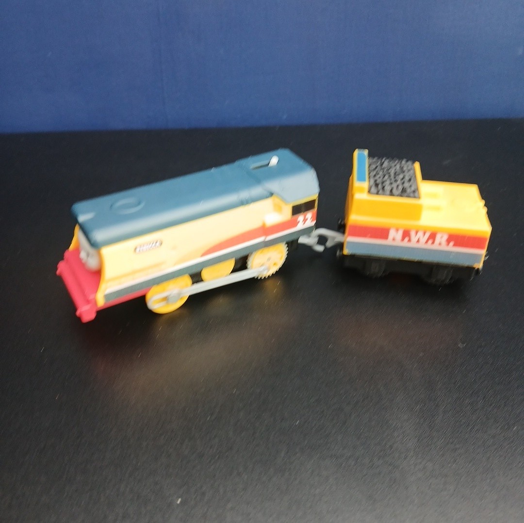 Trenino a batteria Thomas Trackmaster Revolution REBECCA