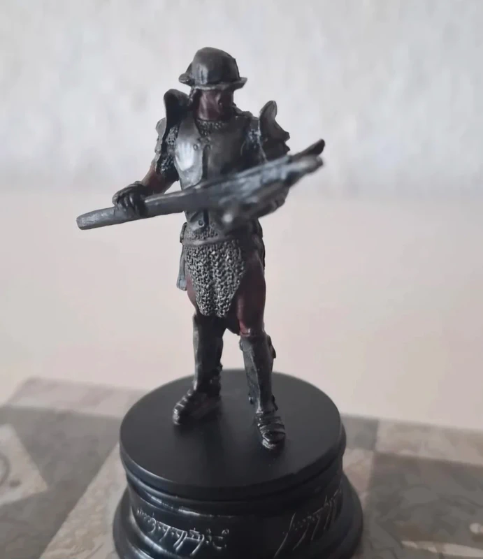 Mini Figura de Soldado Uruk-hai con ballesta