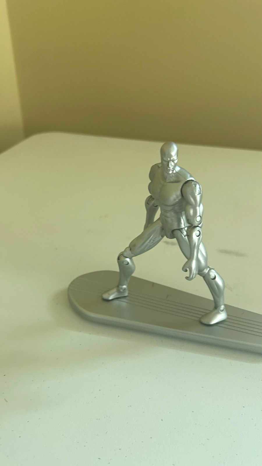 Marvel Legends Silver Surfer del film Fantastici Quattro sciolto