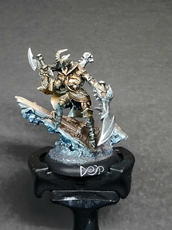 Warmachine Cryx – Skarre Queen of the Broken Coast – Figurine métal peinte