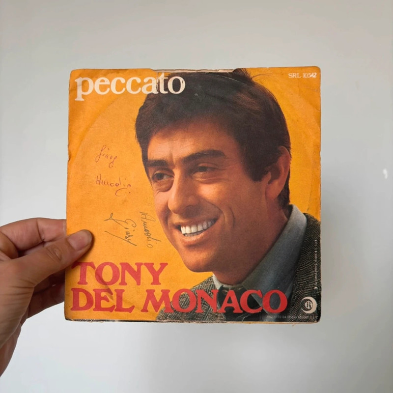 Disco 45 giri del 1969 di Tony Del Monaco intitolato "Peccato / Una spina e una rosa”