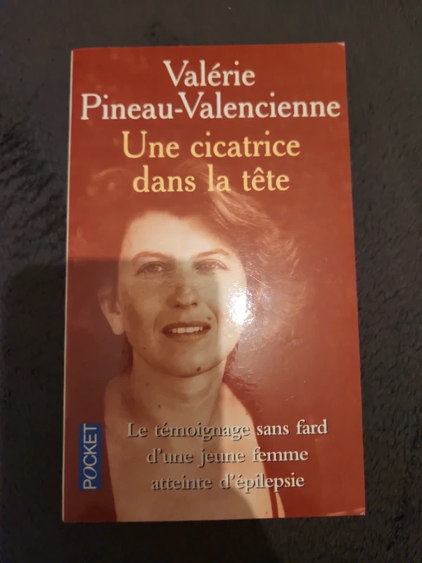Livre une cicatrice dans la tête Valérie pineau Valencienne pocket
