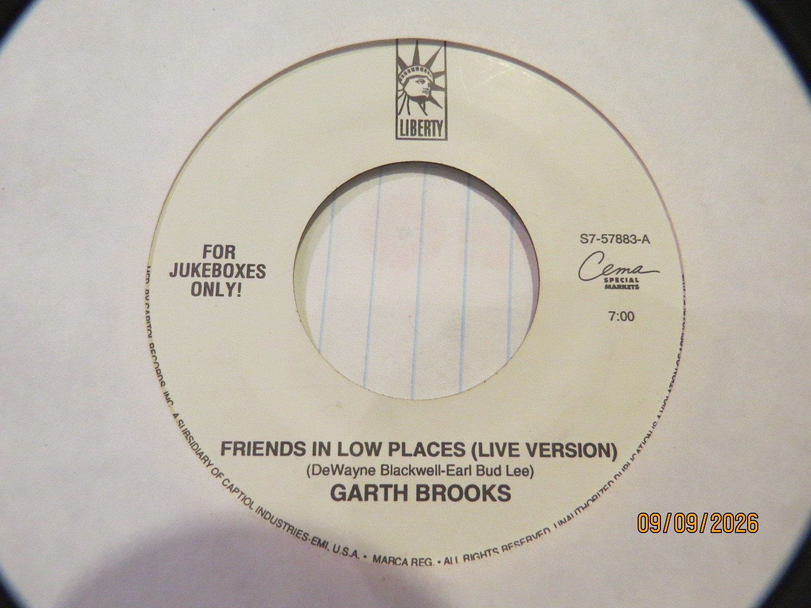 GARTH BROOKS " FRIENDS IN LOW PLACES/THUNDER ROLLS " 45 rpm 7 "  RD  VG+ LIVE