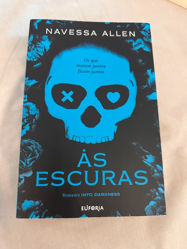 Livro Ás Escuras