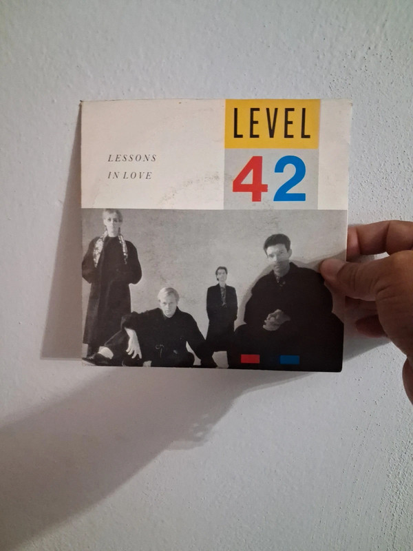 45 giri Level 42 - Lessons in love
