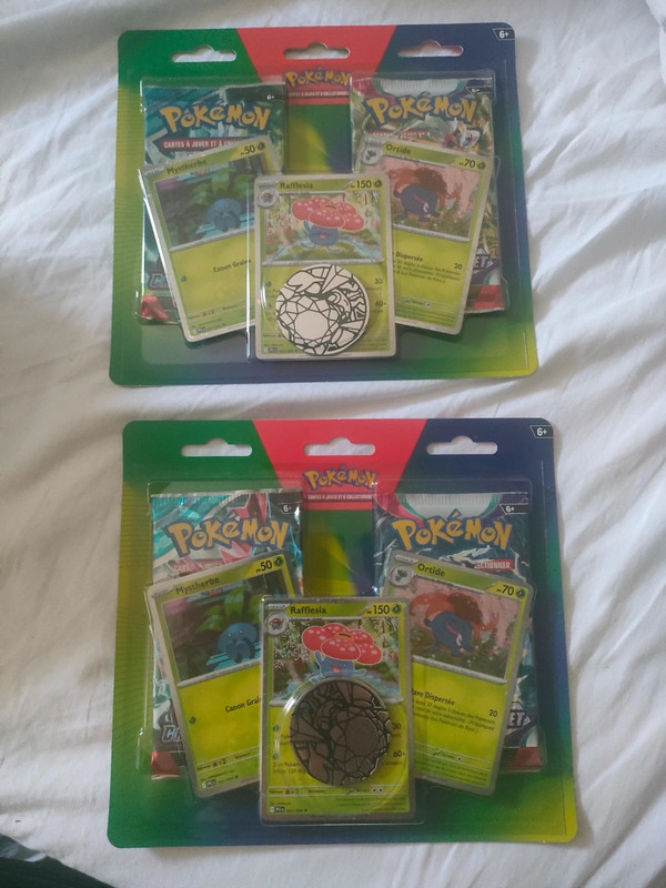 2 coffrets 2 booster pokémon Rafflesia