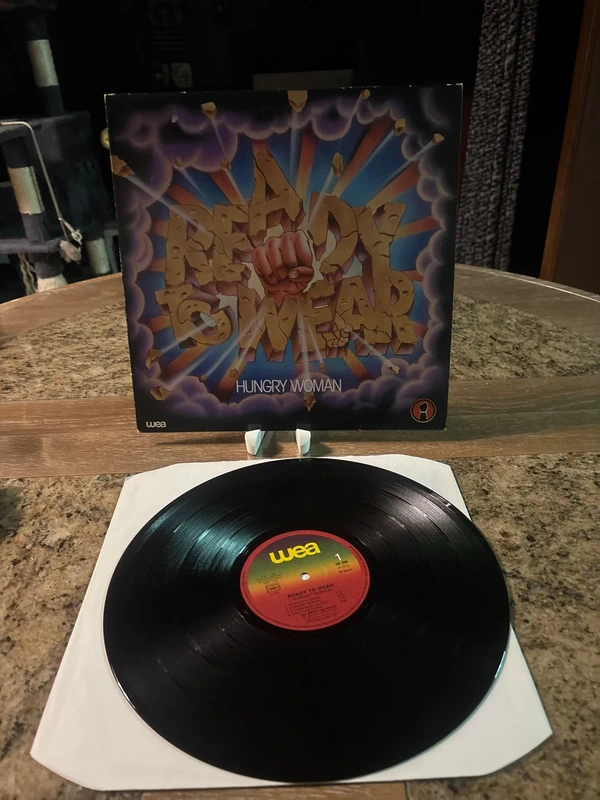 Ready to wear /hungry woman vinyle 33 tours