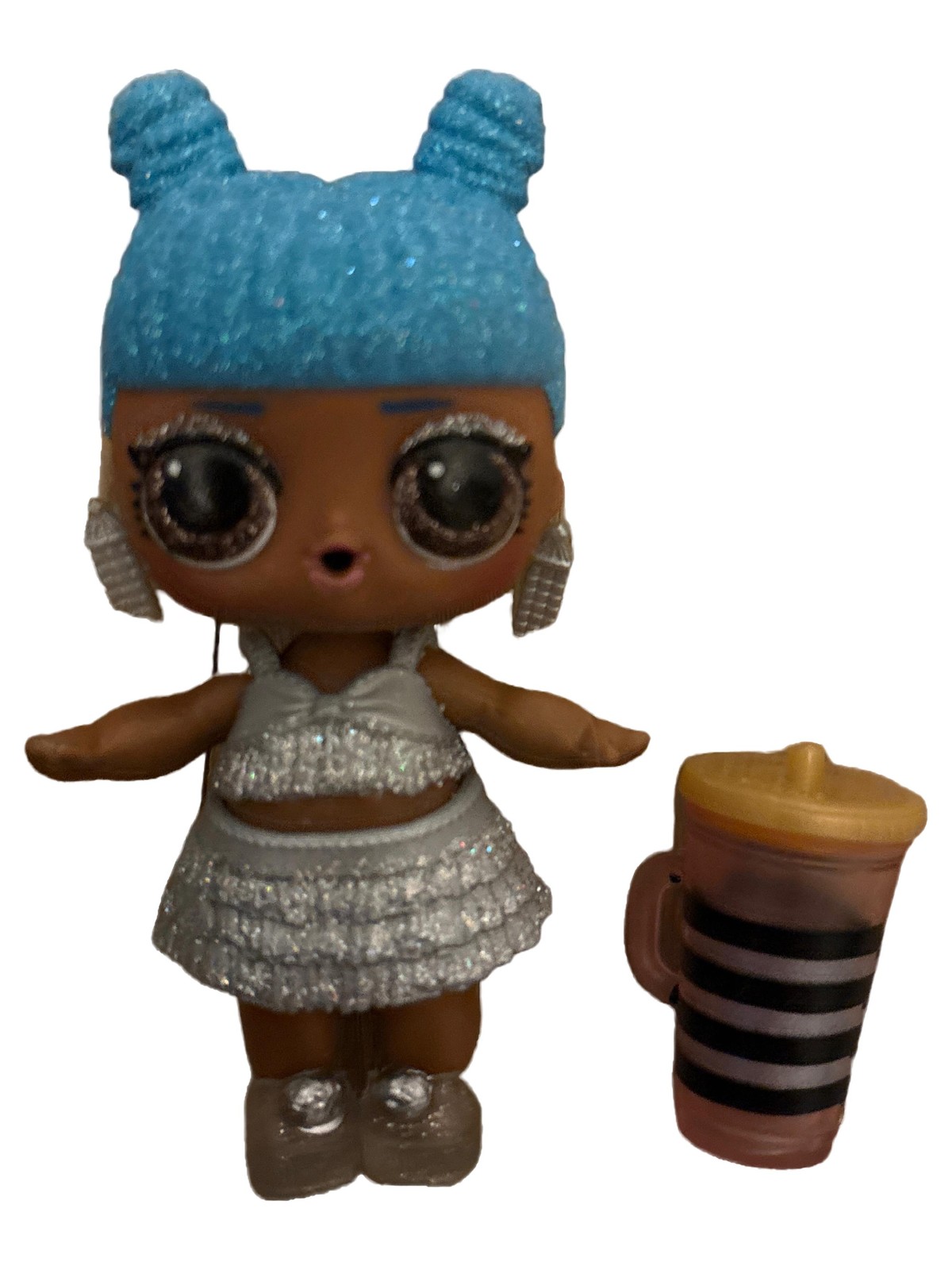 MGA LOL Surprise Glitter Bambola Argento Outfit con Tazza Accessori