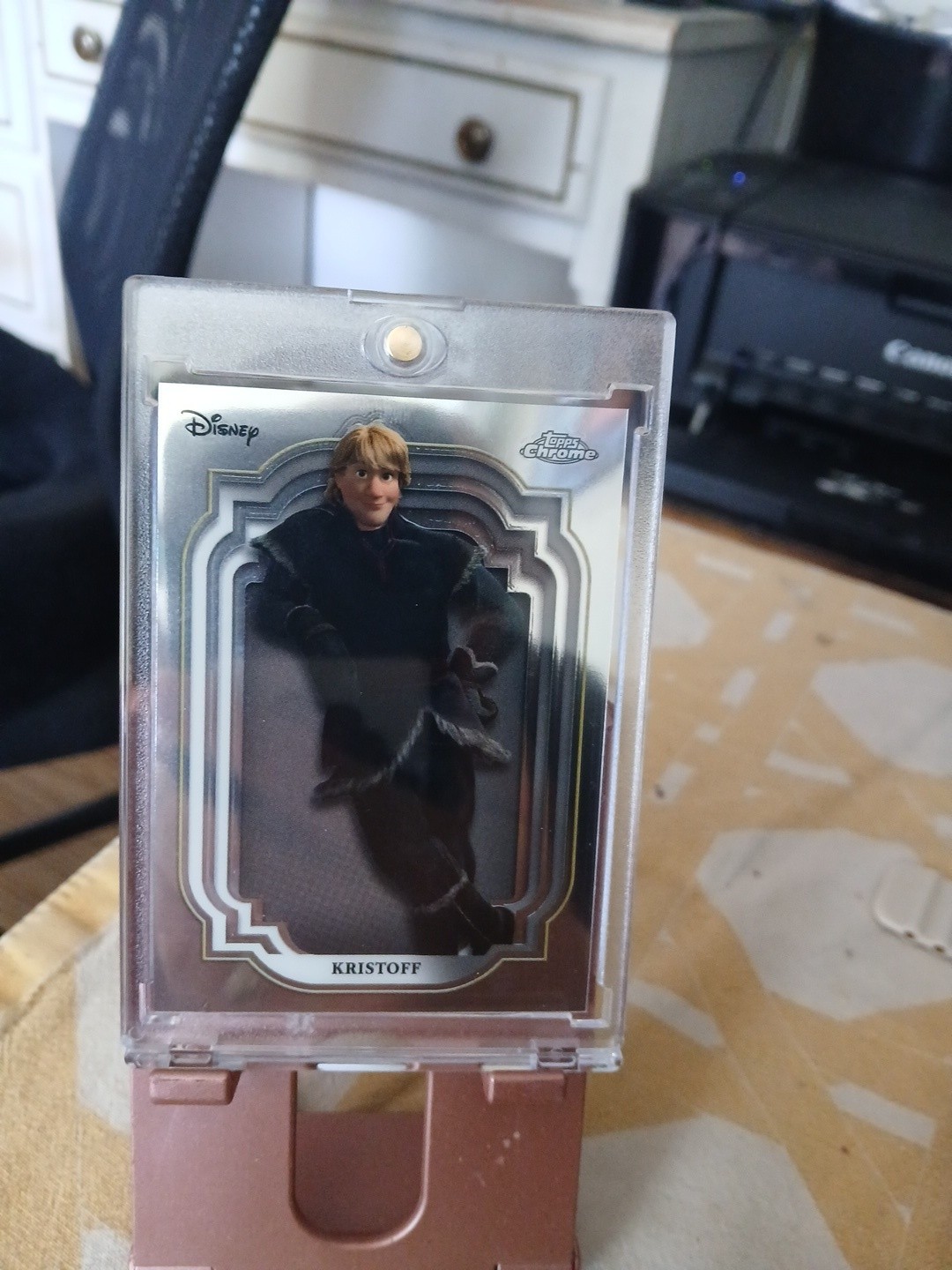 2024 Topps Disney Chrome Kristoff #156 in supporto Mag!