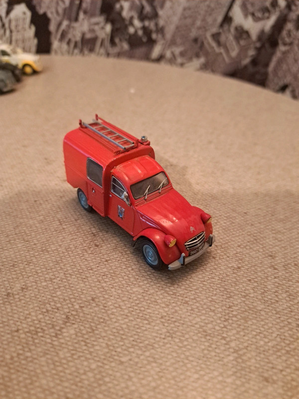 citroen 2ch camionnette pompiers  1/43