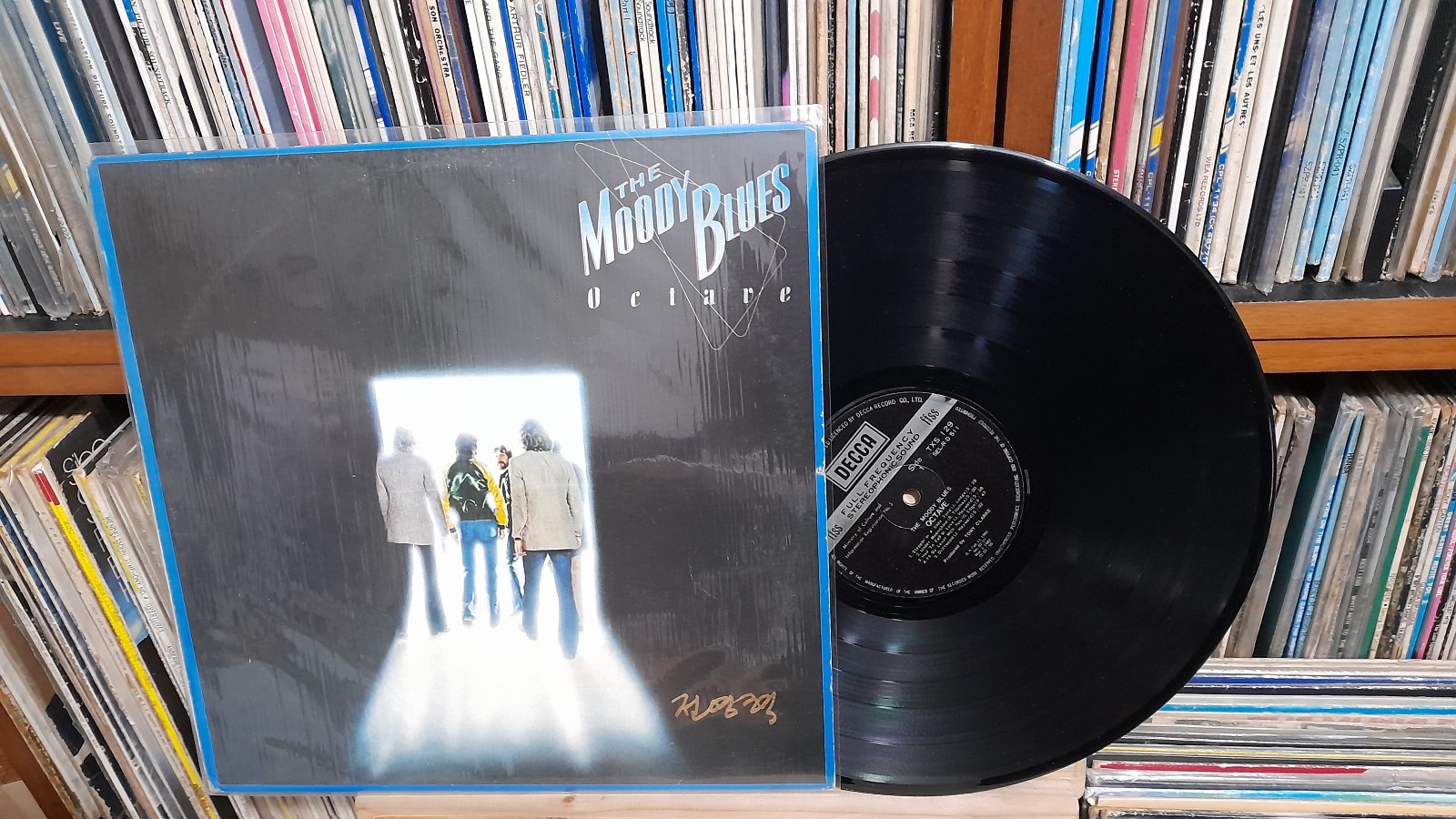 MOODY BLUES -Octave-Korean legendary DJ Jun Young-hyuk's autographed 82 KOREA LP