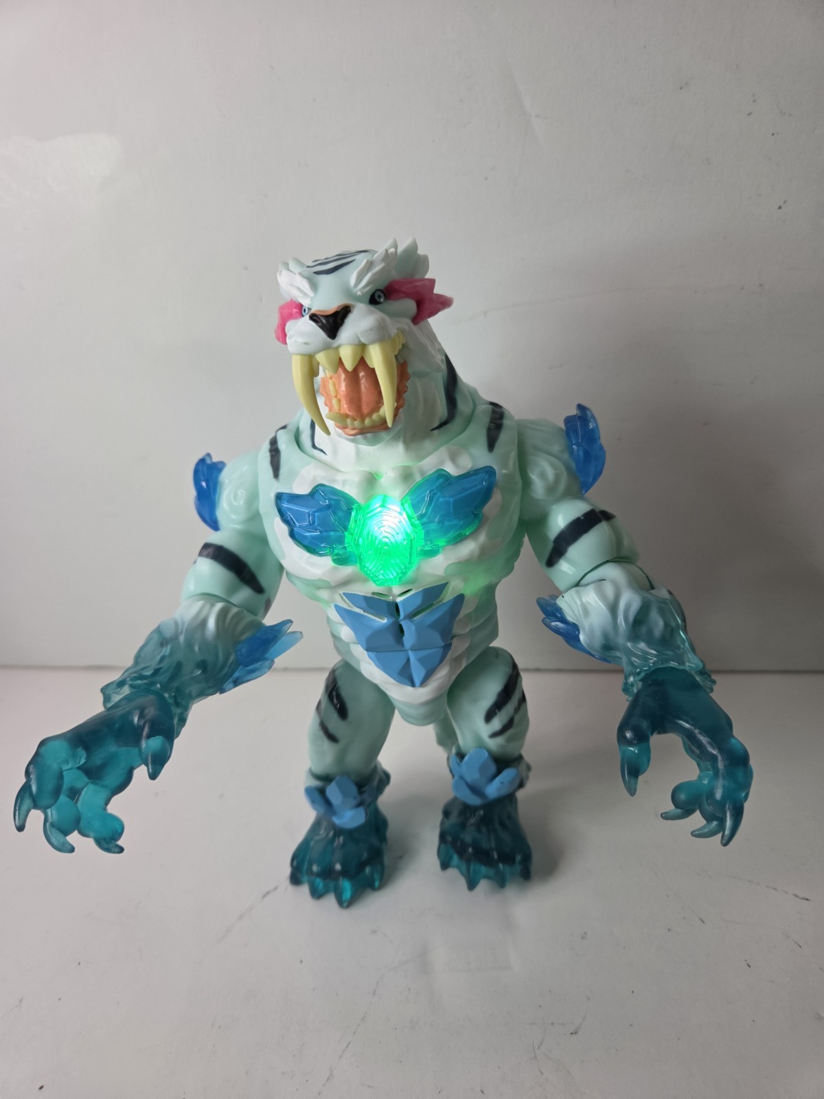 MrBeast Lab Cryo Lab Mystery Figura da Collezione TIGER - Luci e suoni azzurri 