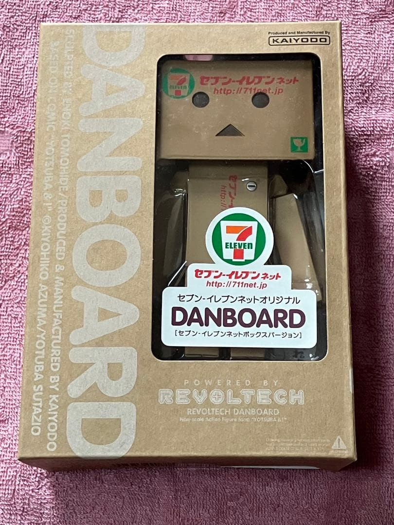 Revoltech Danboard Seven-Eleven Net Box Version "Yotsuba&!"