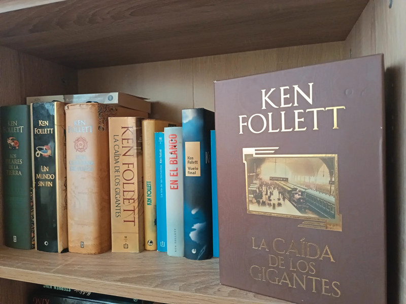 La caída de los gigantes – Ken Follett.