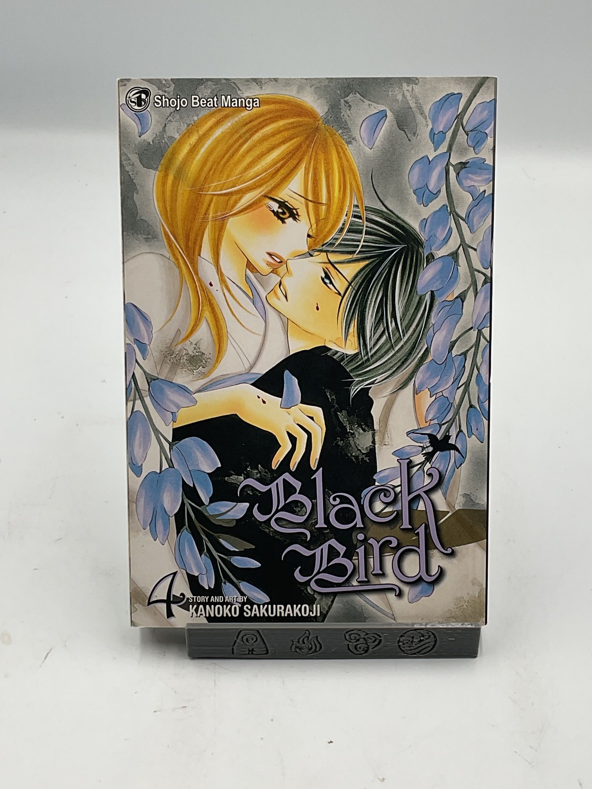 Viz Black Bird Vol 4 manga nuovo