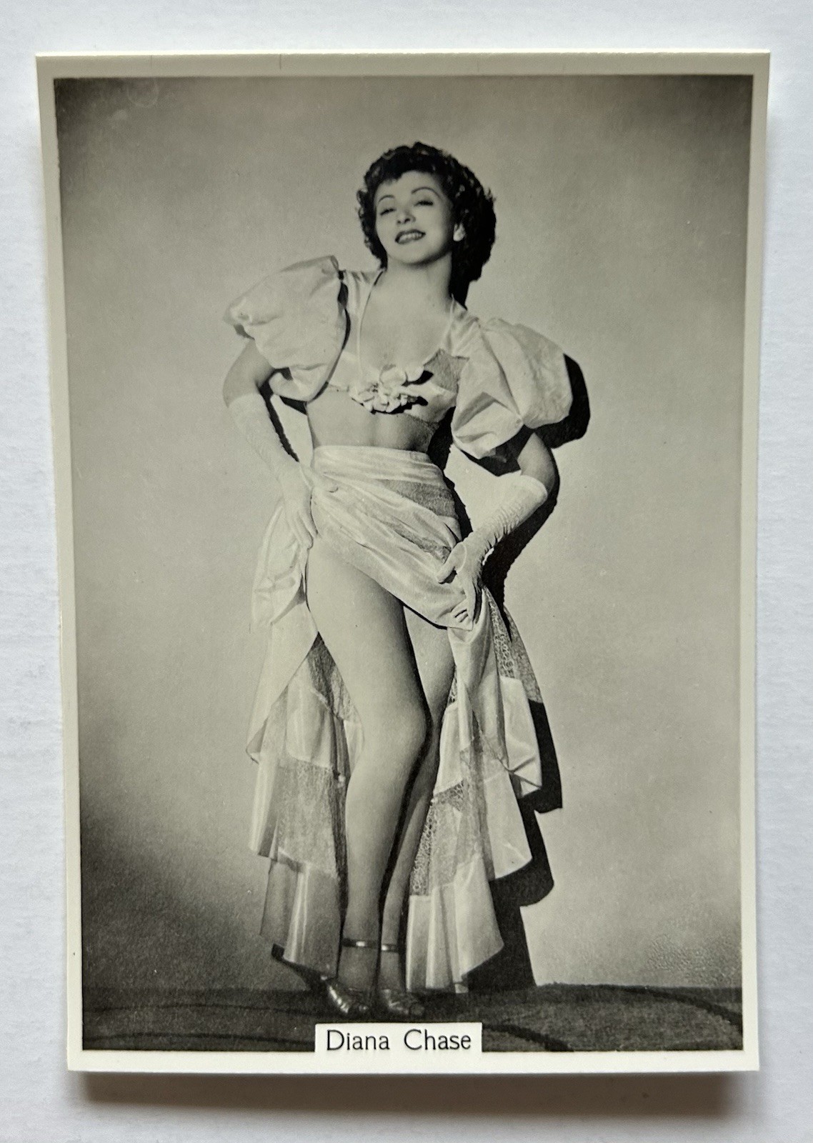 1938 Godfrey Phillips Diana Chase Beauties Today Large Tobacco Card #9 OT1