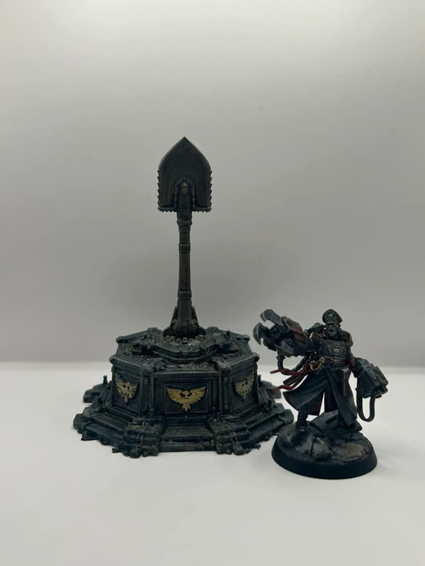 Warhammer 40K – Statue auf Podest / Death Korps of Krieg / Terrain