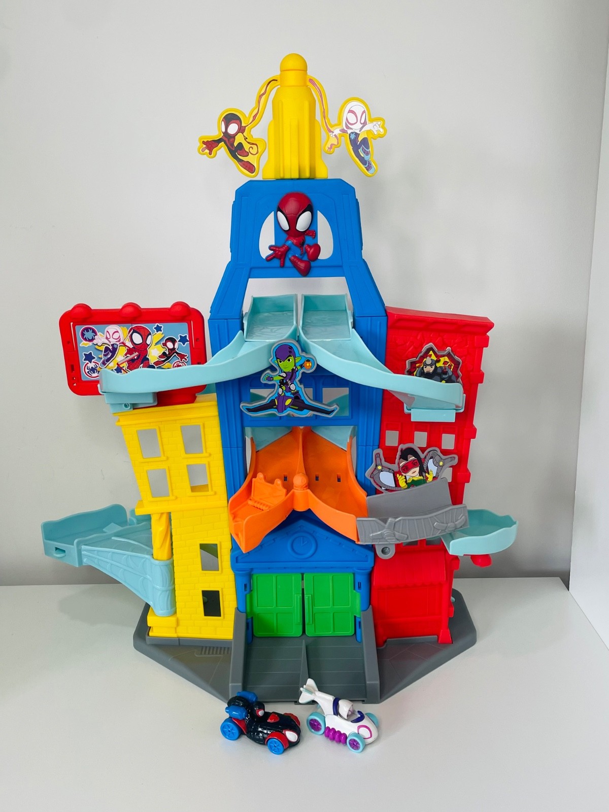 Spidey and His Amazing Friends Playset Amazing Metals City Race Pista