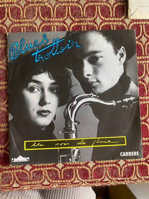 Vinyle blues trottoir, un soir de pluie