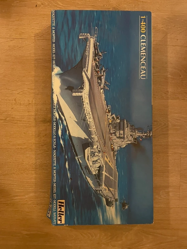 Maquette Heller – Porte-avions Clemenceau – échelle 1/400.