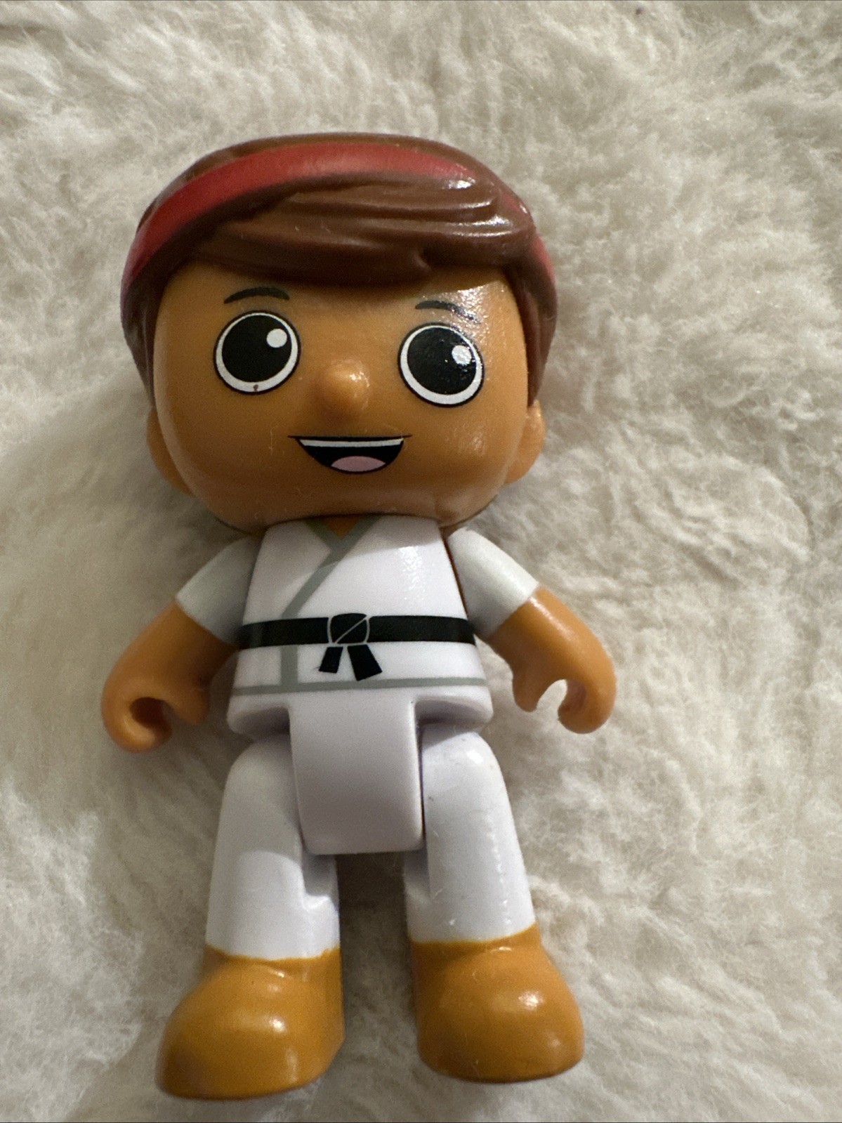 RYAN’S WORLD KARATE NINJA TUTA BIANCA CINTURA NERA 3” ACTION FIGURE GIOCATTOLO B2