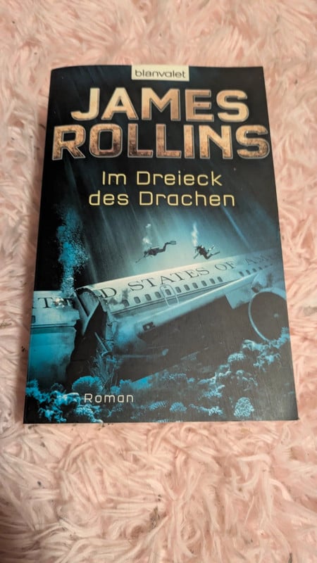 Buch im Dreieck des drachen