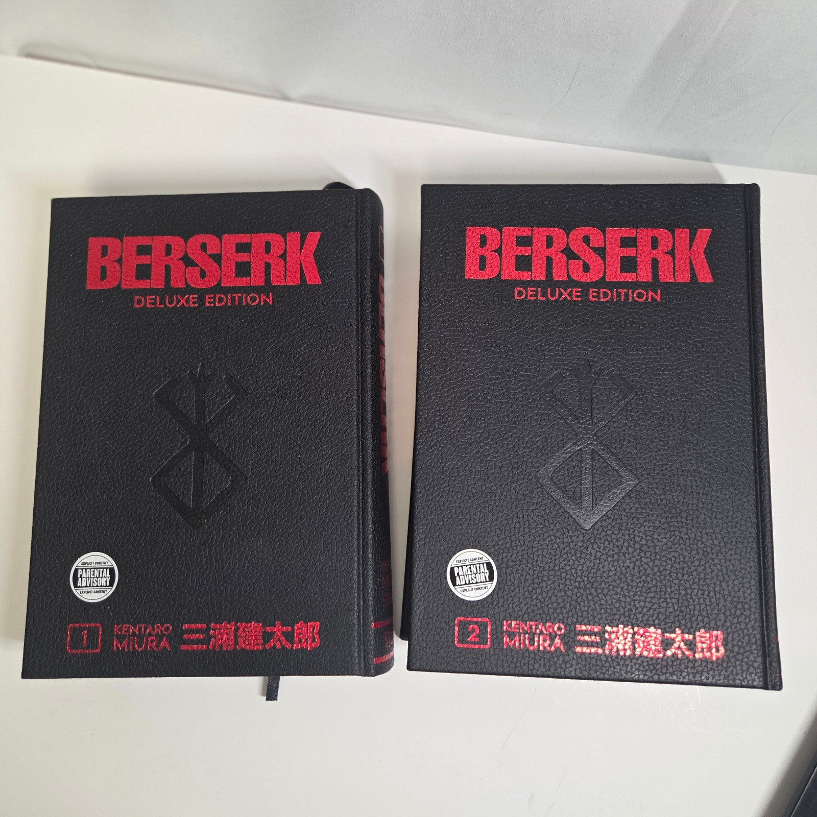 Berserk Deluxe Edition Volume 1 e 2 manga rilegato libri hb