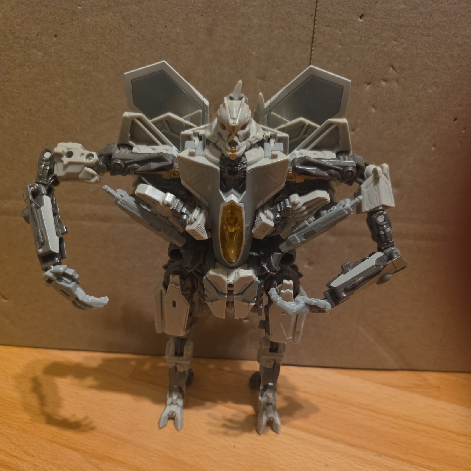 Transformers Voyager Class Studio Series #06 STARSCREAM - COMPLETO