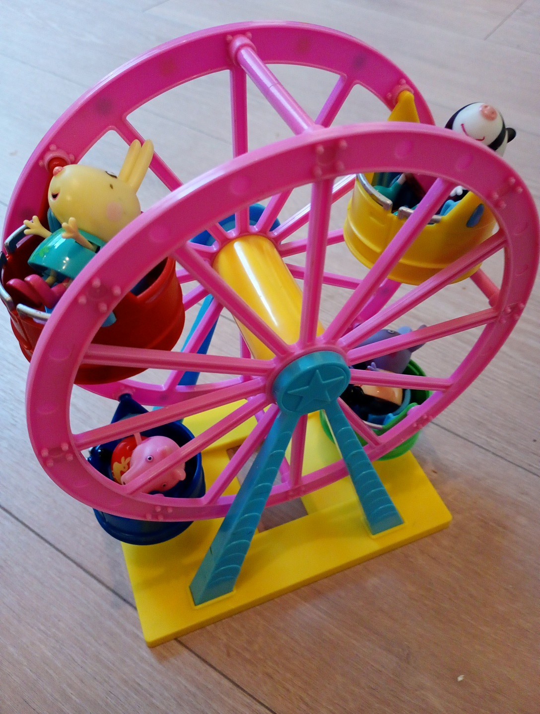 Peppa Pig Ferris Wheel With Four Figures Including Peppa Pig
