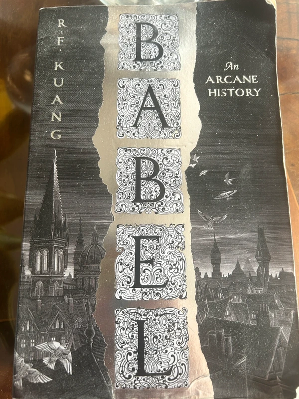 Libro Babel di R.F. Kuang in inglese