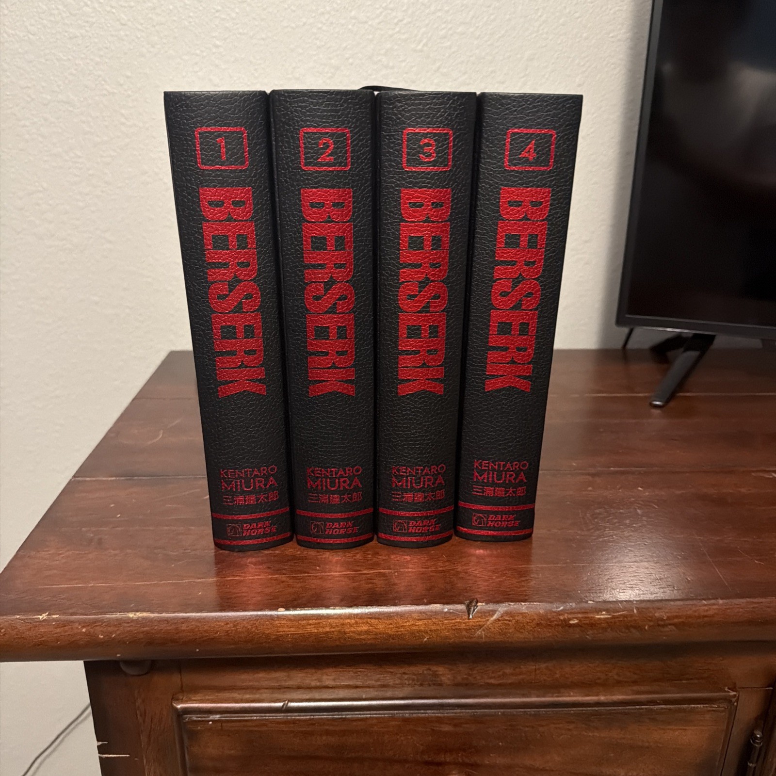 Lotto Berserk Deluxe Edition copertina rigida vol 1-5 - Kentaro Miura Dark Horse