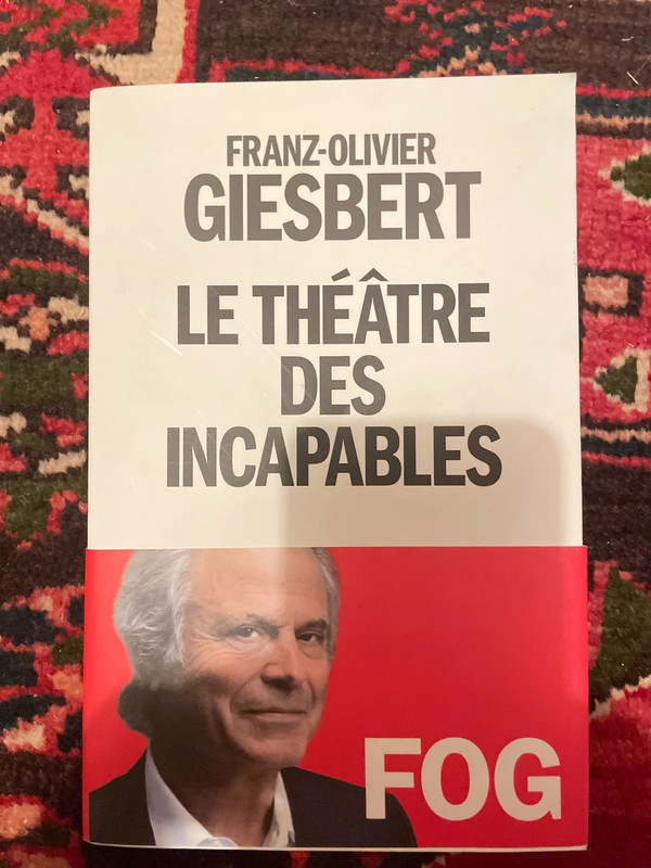 Livre Le théâtre des incapables de Franz Olivier Giesbert en très bon état