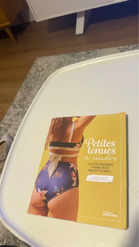 Livre de couture « Petites tenues à coudre– lingerie et maillots de bain