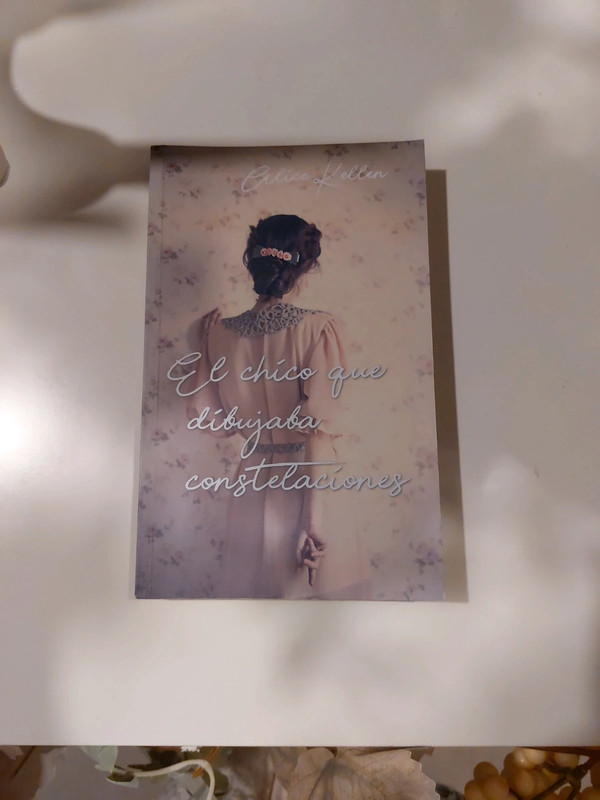 Libro "El chico que dibujaba constelaciones".