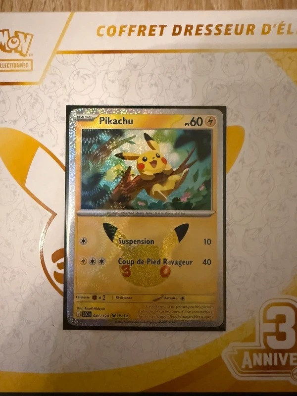 Carte Pokémon 30 ans Pikachu 19/30