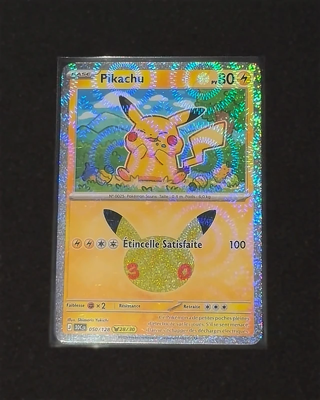 Pikachu 050/128 Étincelle Satisfaite Pokémon 30 ans holo carte française