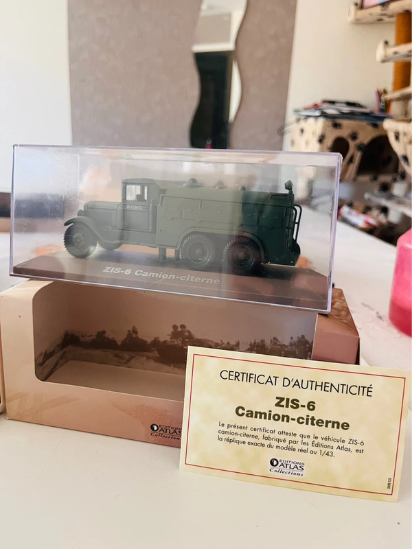Véhicule ZIS-6 camion citerne