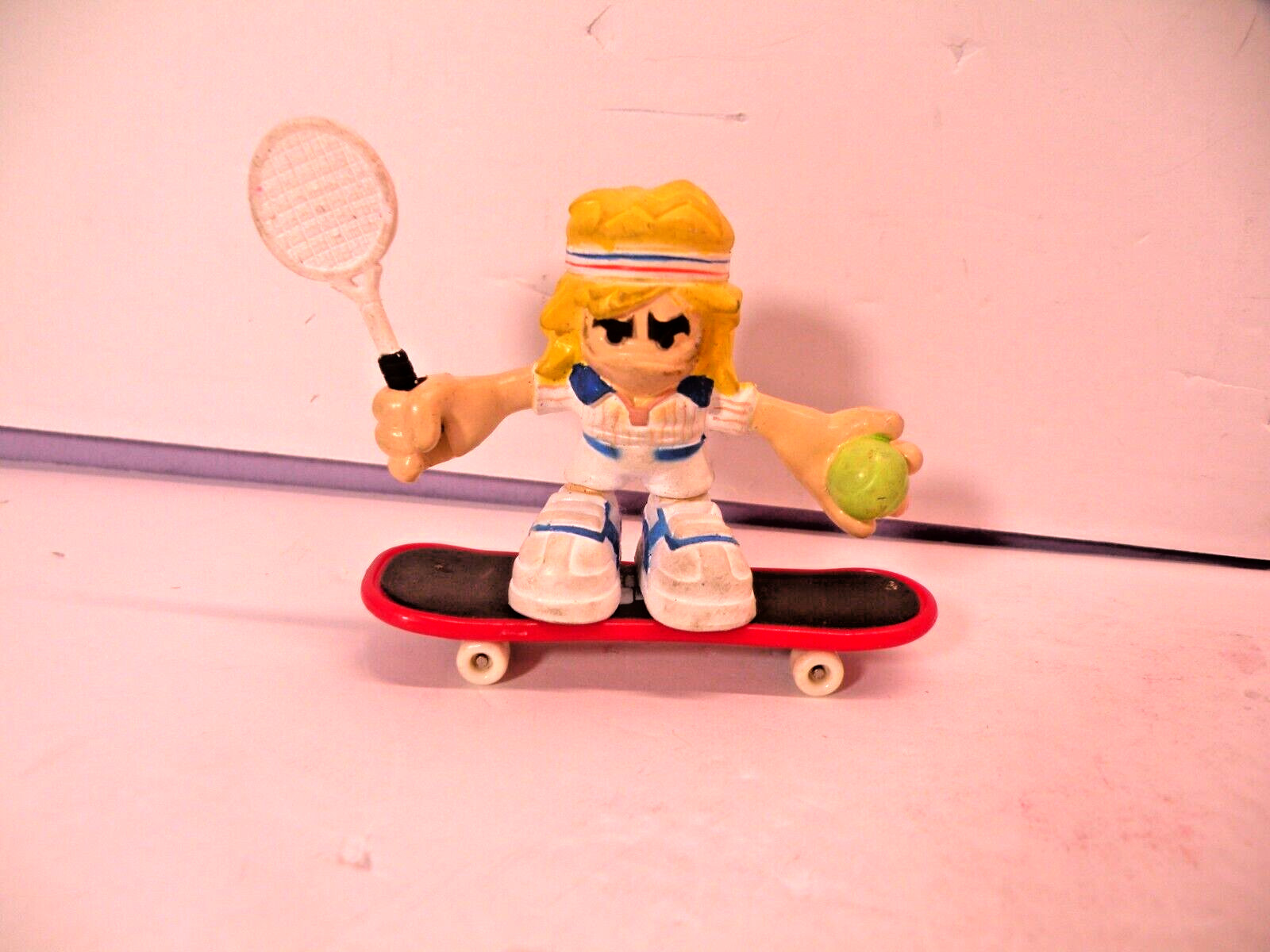 TECH DECK DUDES Tennis Player Baumer 2" Skateboard Figure With Board & Racquet